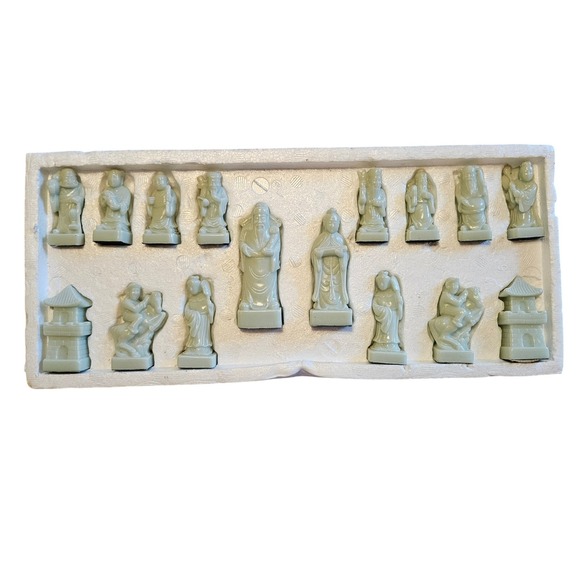 16 Pc Vintage Chinese Chess Replacement Pieces Green Faux Jade Soap Stone
